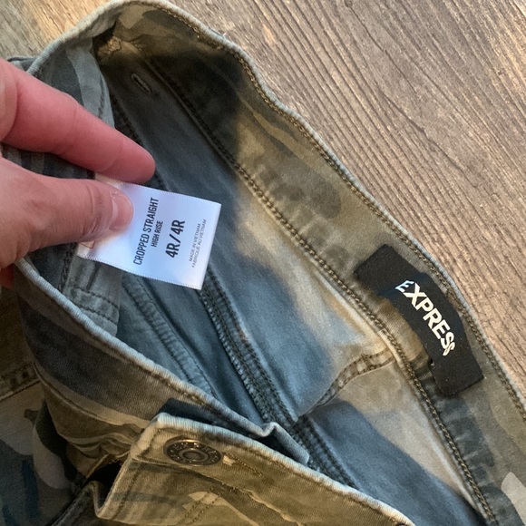 Express Camo Pants. Size 4. - Picture 6 of 6